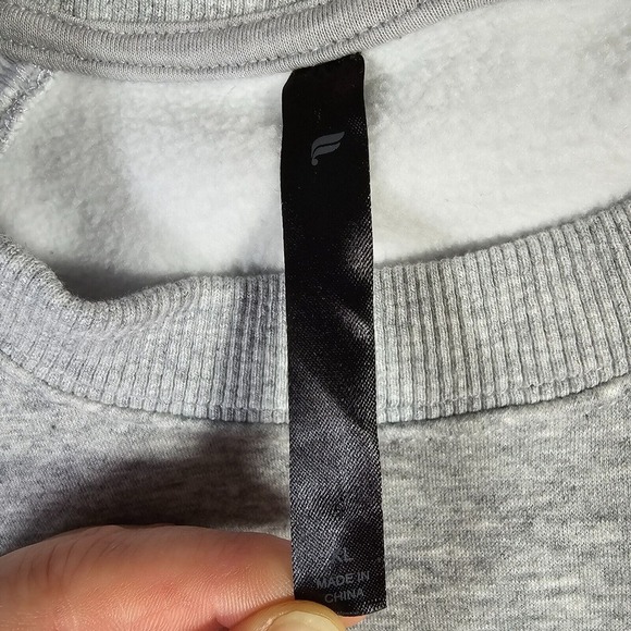 Fabletics Mens Sweater XL Gray Go To Crew Pullover Long Sleeve Spellout - Picture 4 of 10